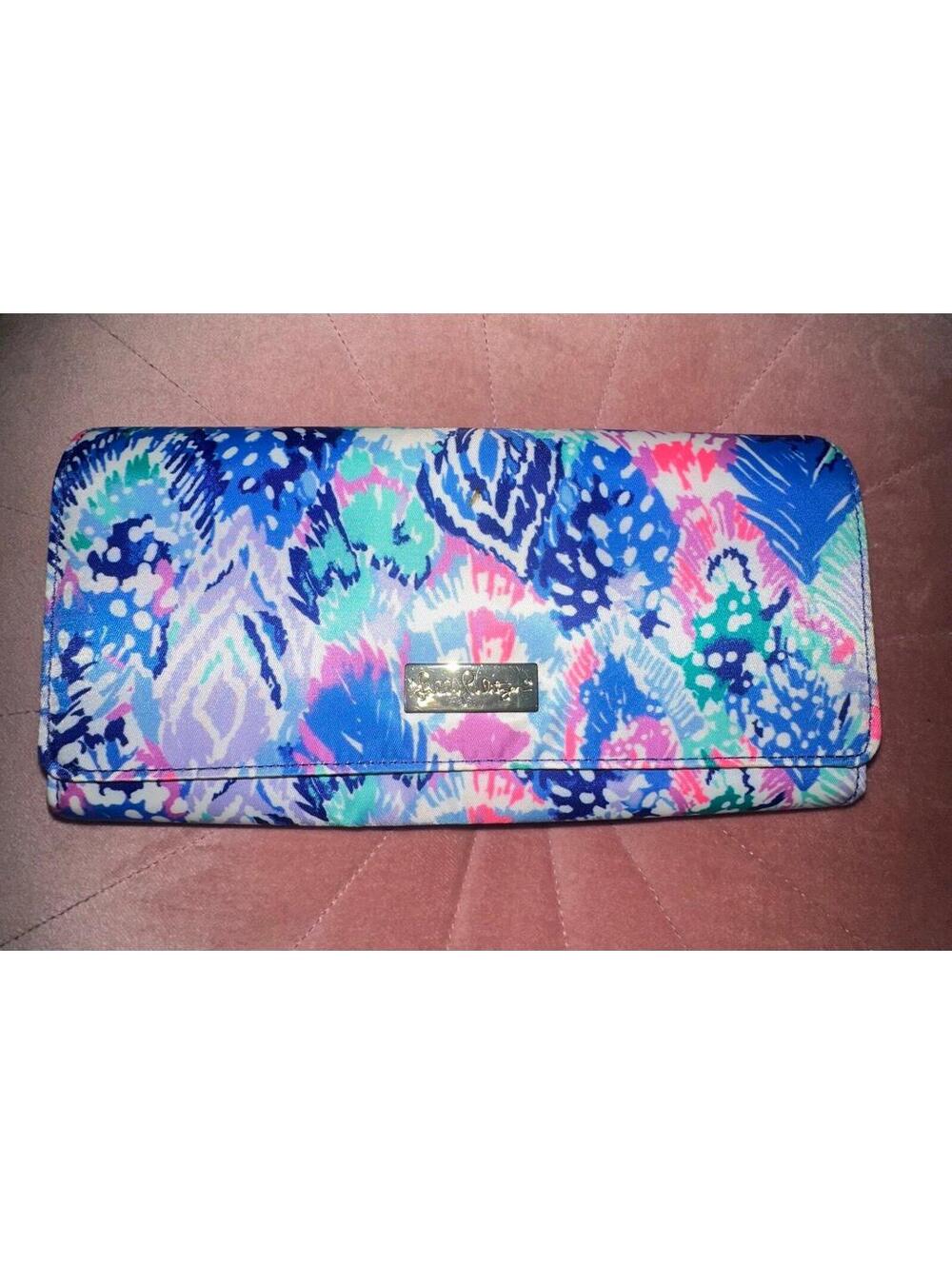 Lilly Pulitzer Travel Wallet Folio Organizer Wallet in Quill Out Expandable
